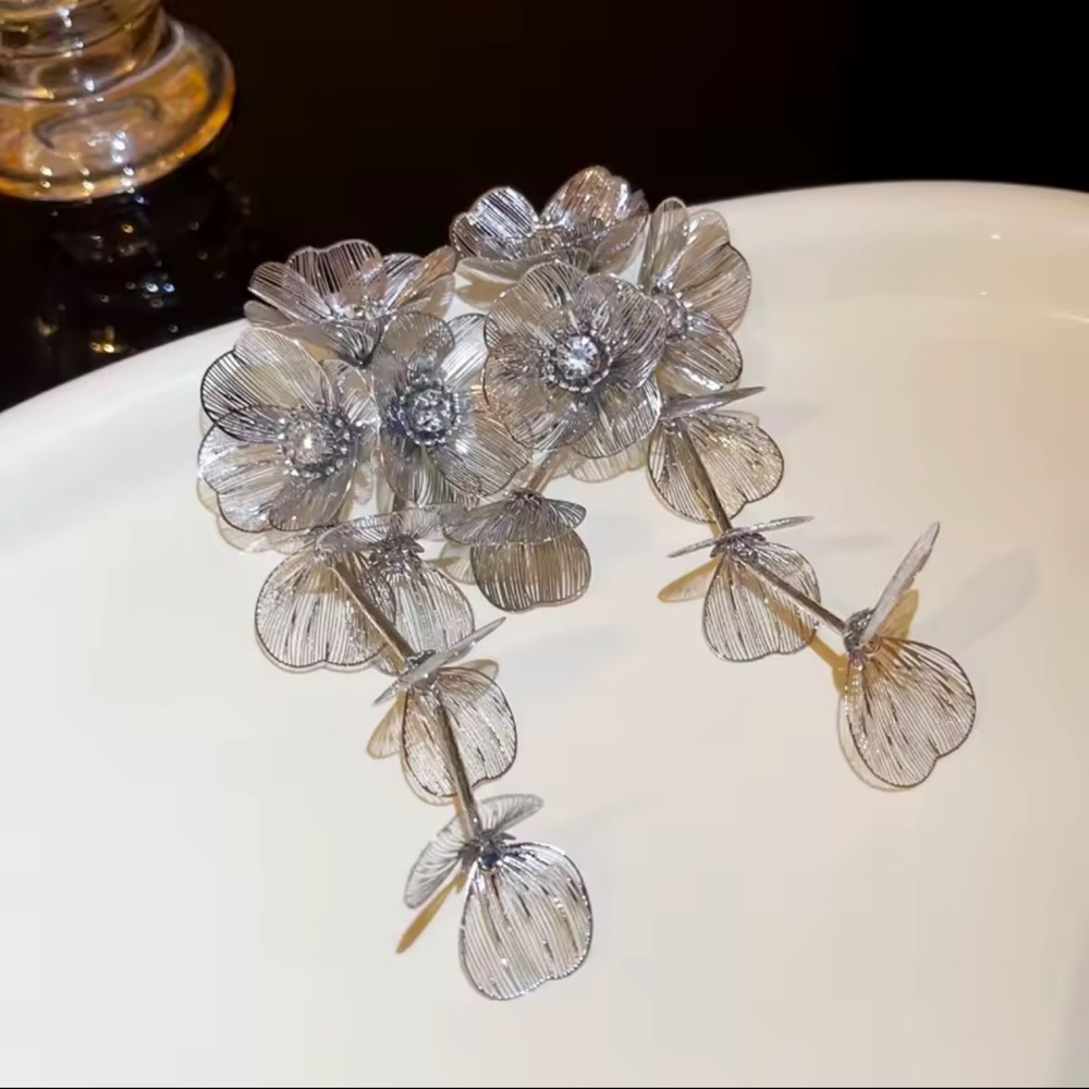 Kate Middleton cascading floral Silver earrings Zara - Picture 4 of 9
